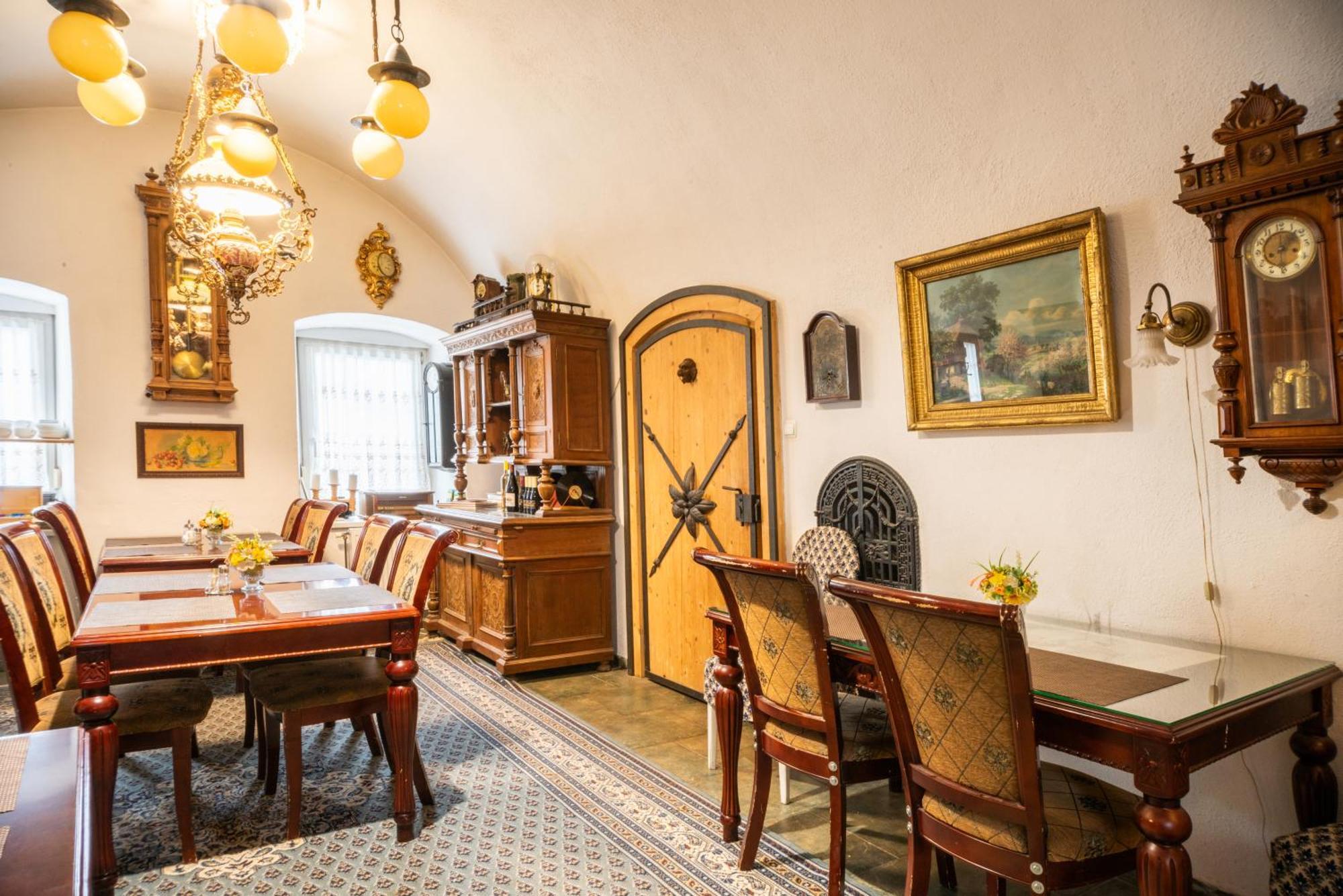Zemianska Kuria Vachtar Hotel Kralova Lehota Eksteriør billede